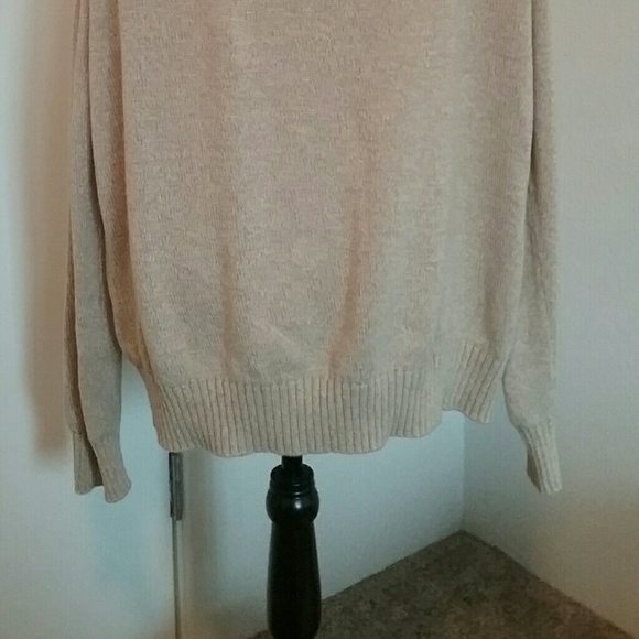 Nice and cozy sweater. - Picture 4 of 4